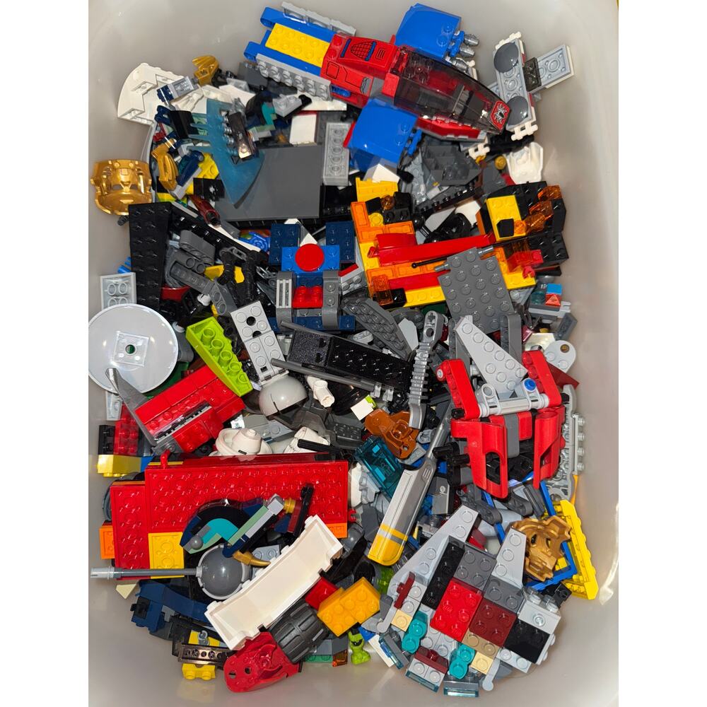 Lego Bricks and Misc Pieces 2.70 lbs   Multiple sets and variety of bricks